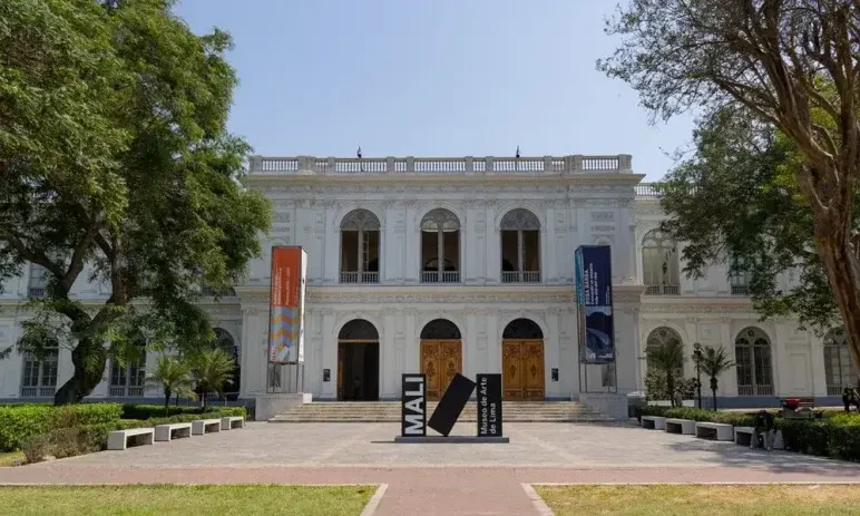 lima art museum entrance