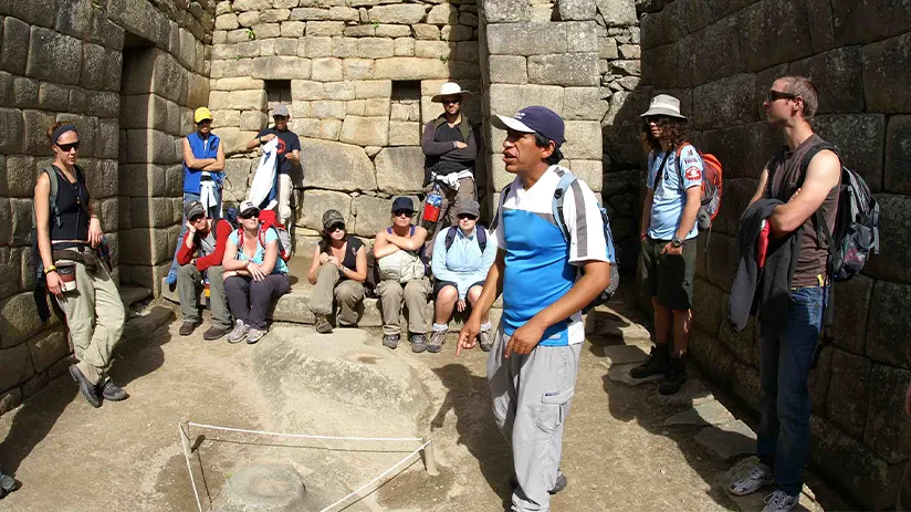 how to hire a machu picchu guide