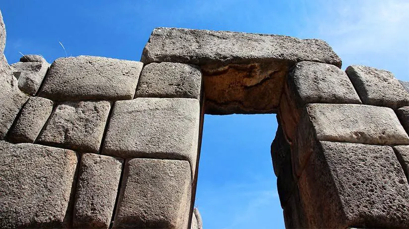 sacsayhuaman door entrance