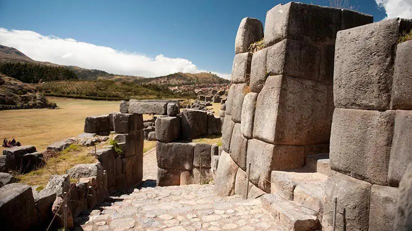 sacsayhuaman enclosures