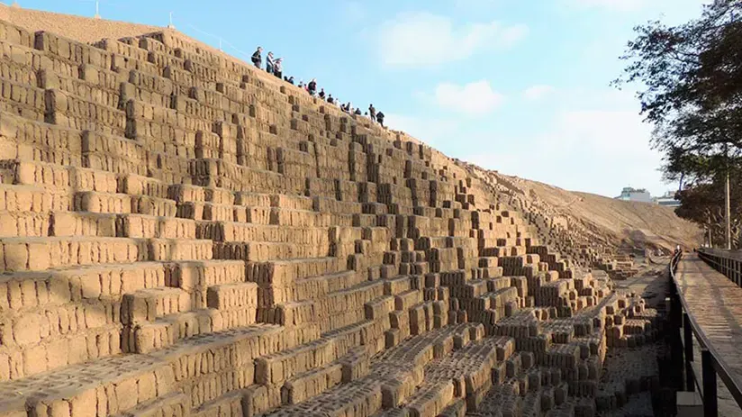 huaca pucllana lima