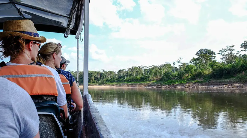 tambopata national reserve river cruise