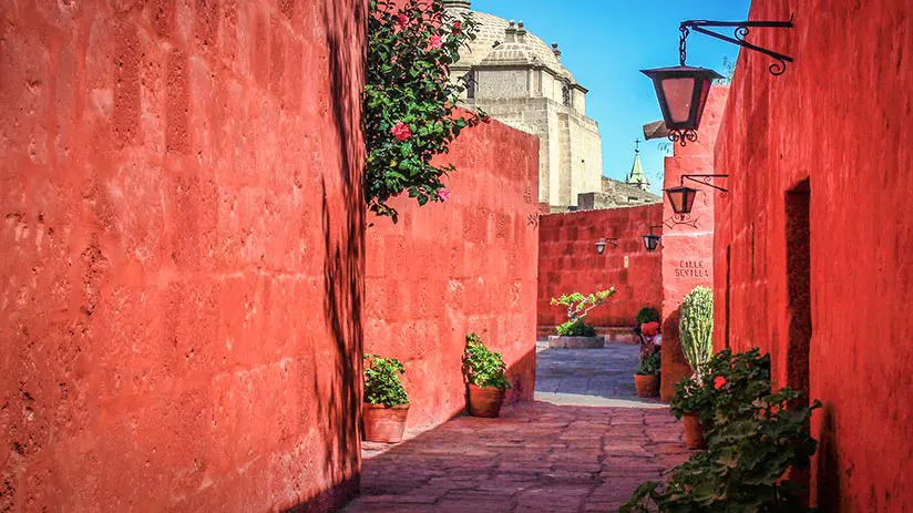 walking tour in arequipa santa catalina monastery