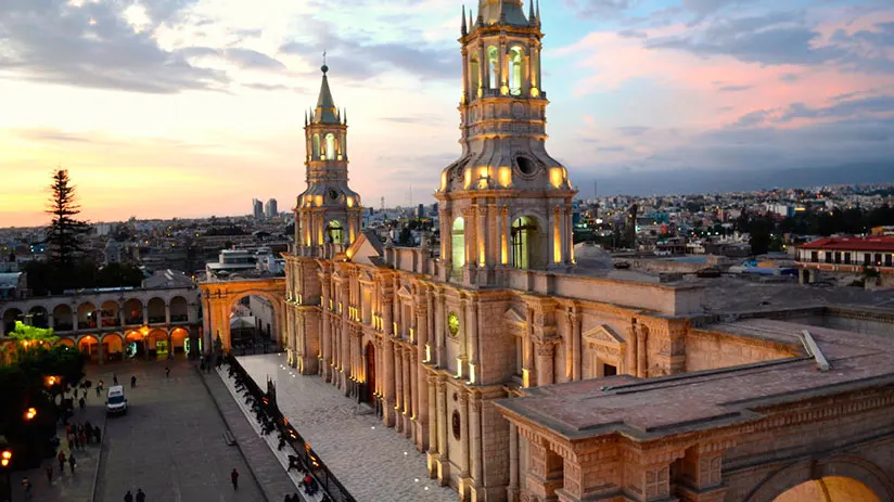 walking tour in arequipa the cathedral